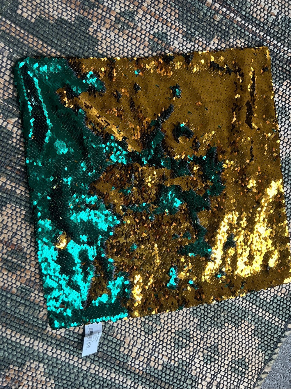 Reversible Sequin pillow case in green and Gold